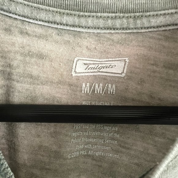 AE Tailgate PBS Cropped Graphic T-Shirt Washed Olive M - Picture 4 of 4